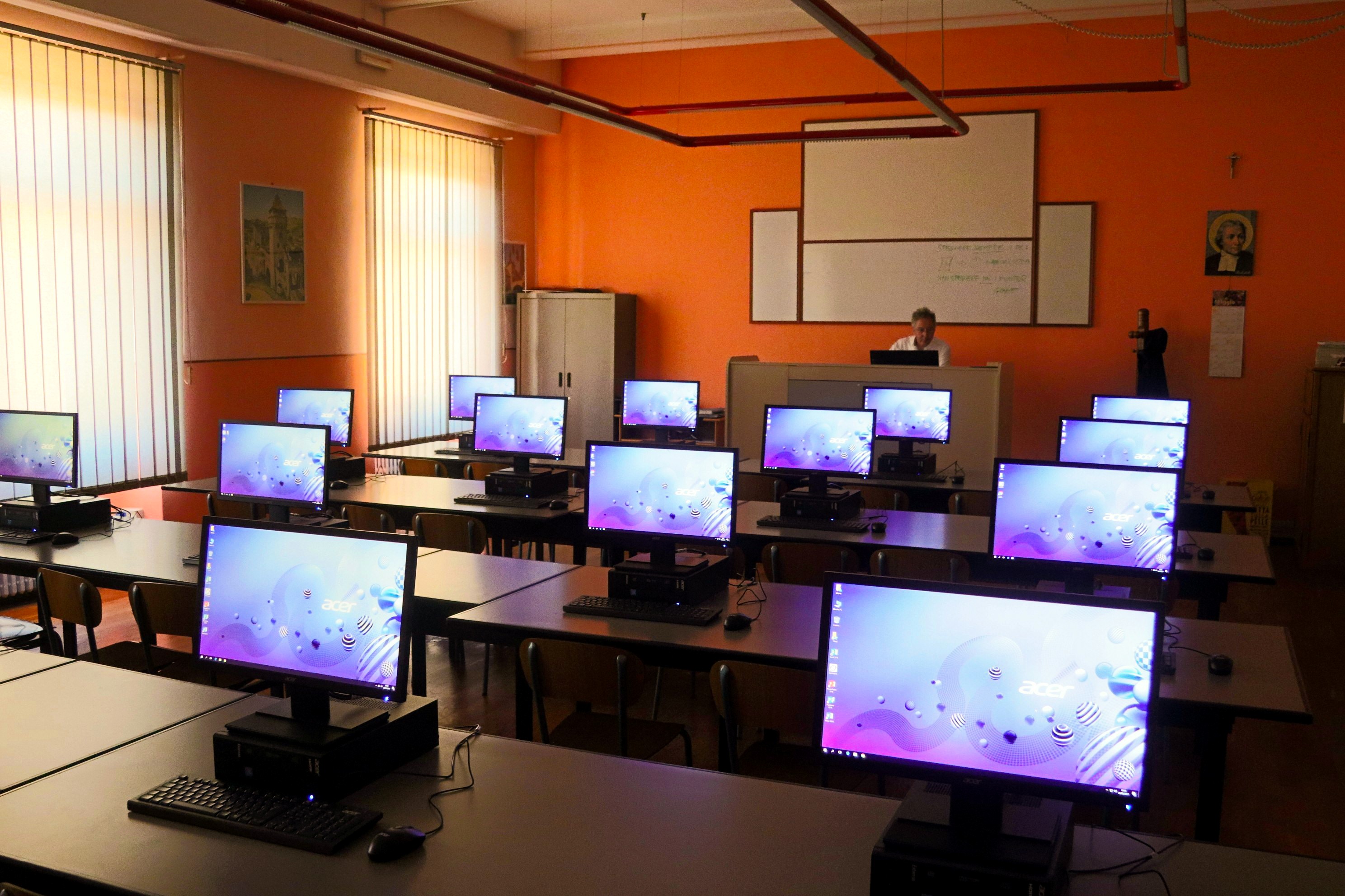 Laboratorio digitale del Collegio con postazioni informatiche